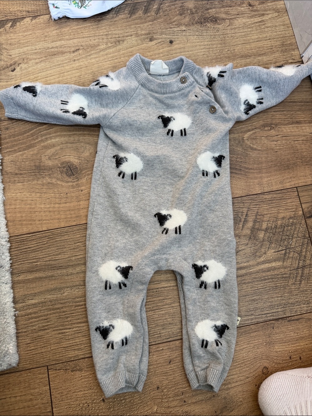 Viverano Organic Cotton Knit sheep sweater onesie never worn